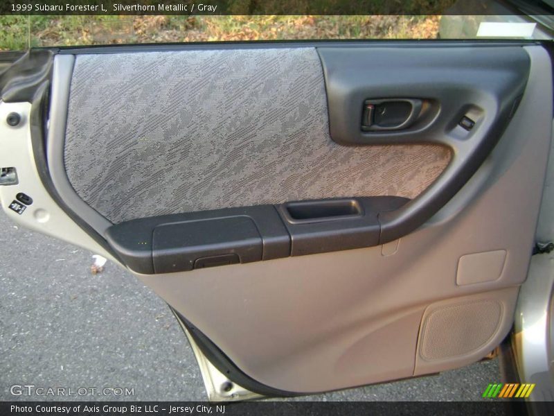 Silverthorn Metallic / Gray 1999 Subaru Forester L