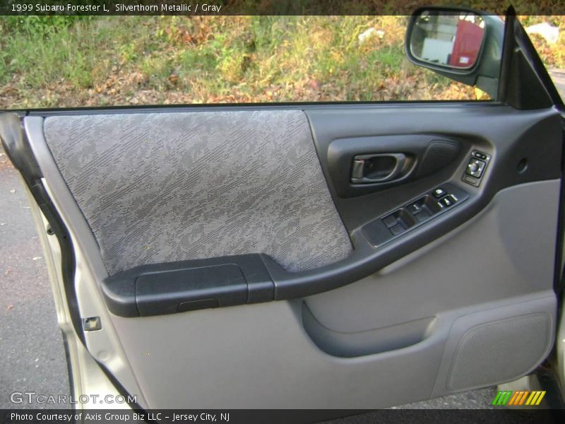 Silverthorn Metallic / Gray 1999 Subaru Forester L