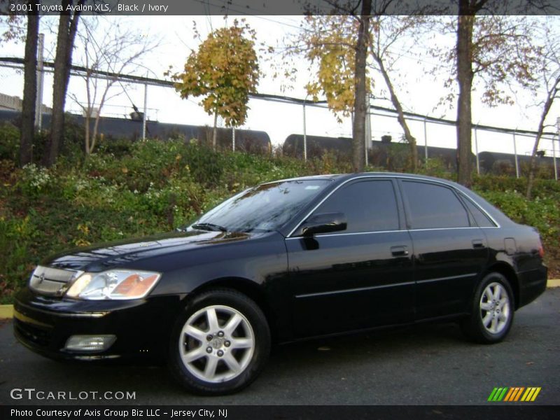 Black / Ivory 2001 Toyota Avalon XLS