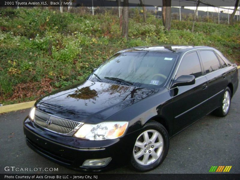 Black / Ivory 2001 Toyota Avalon XLS