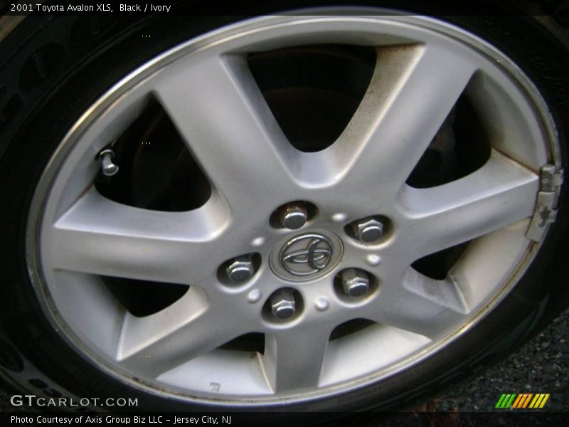 Black / Ivory 2001 Toyota Avalon XLS