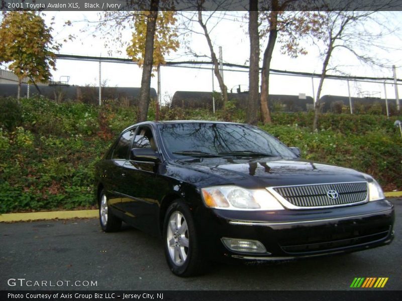 Black / Ivory 2001 Toyota Avalon XLS