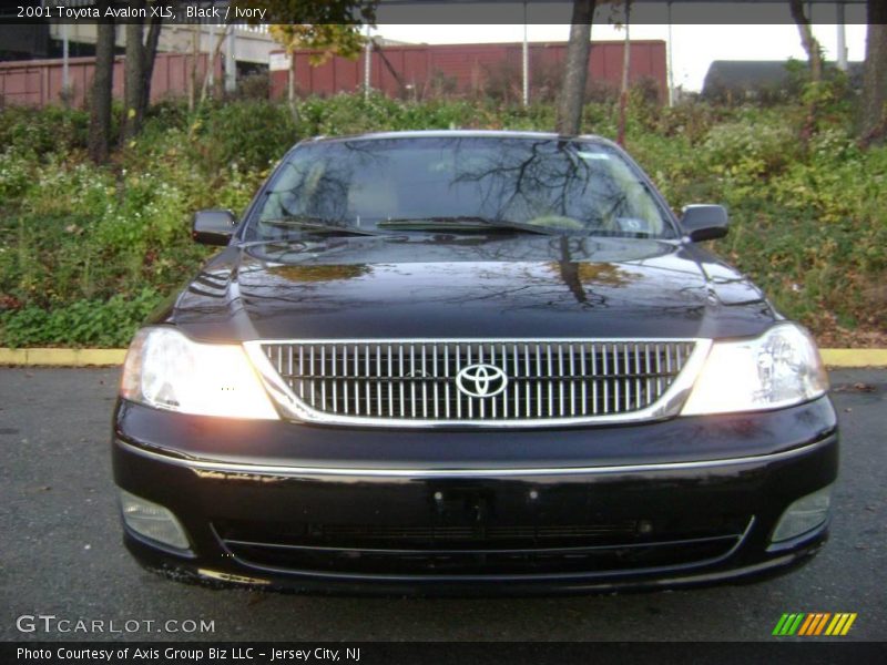 Black / Ivory 2001 Toyota Avalon XLS