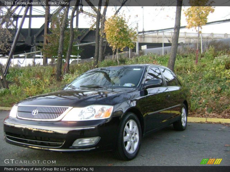 Black / Ivory 2001 Toyota Avalon XLS