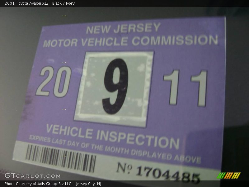 Black / Ivory 2001 Toyota Avalon XLS