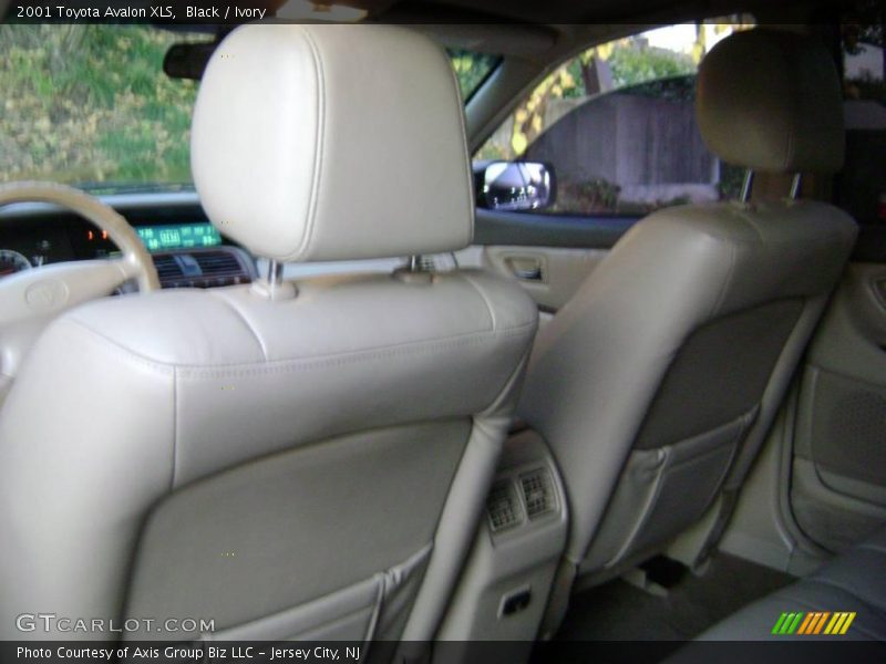 Black / Ivory 2001 Toyota Avalon XLS