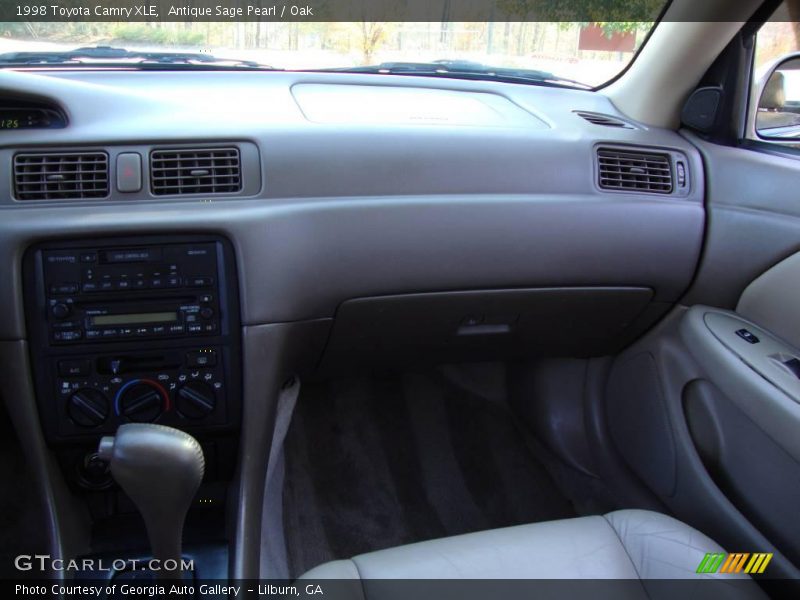 Antique Sage Pearl / Oak 1998 Toyota Camry XLE