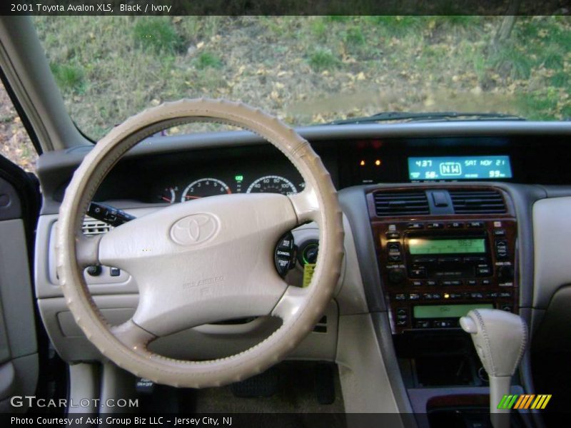 Black / Ivory 2001 Toyota Avalon XLS