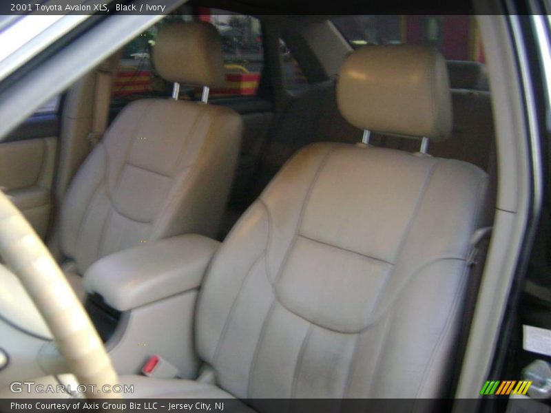 Black / Ivory 2001 Toyota Avalon XLS