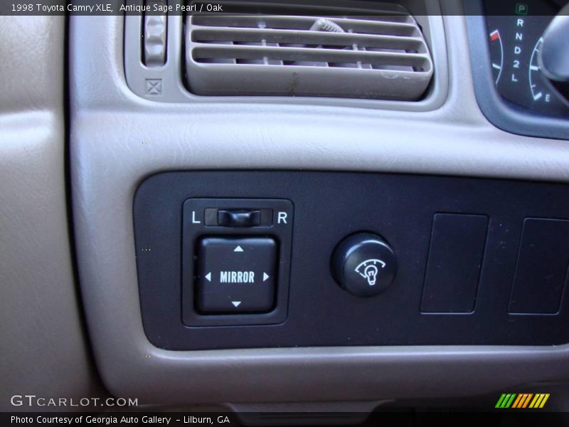 Antique Sage Pearl / Oak 1998 Toyota Camry XLE