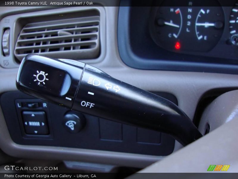 Antique Sage Pearl / Oak 1998 Toyota Camry XLE