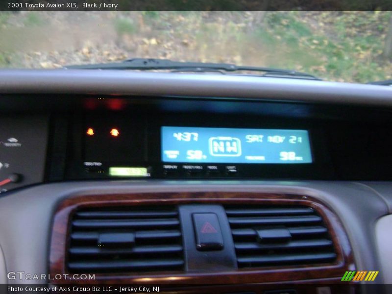 Black / Ivory 2001 Toyota Avalon XLS