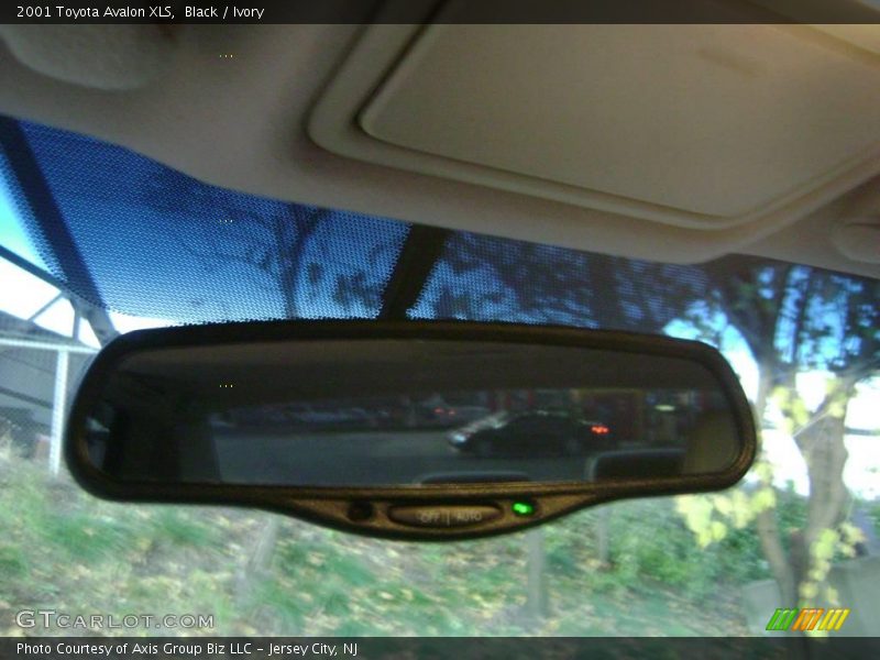 Black / Ivory 2001 Toyota Avalon XLS