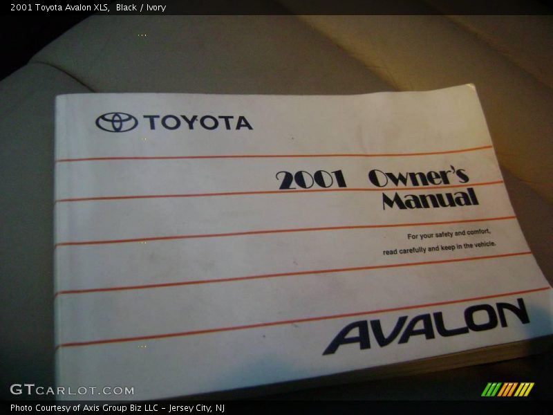 Black / Ivory 2001 Toyota Avalon XLS