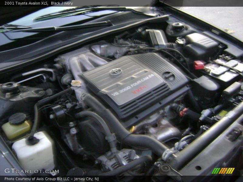 Black / Ivory 2001 Toyota Avalon XLS