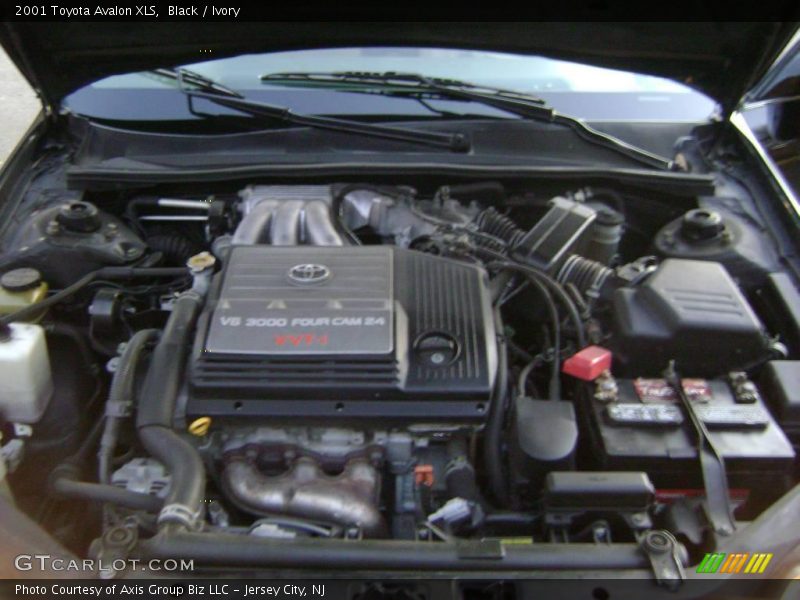 Black / Ivory 2001 Toyota Avalon XLS