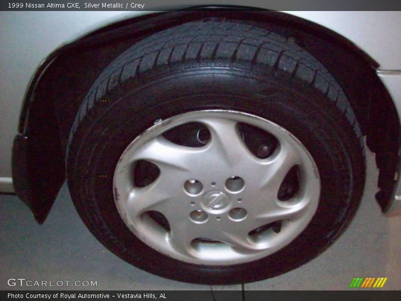 Silver Metallic / Grey 1999 Nissan Altima GXE