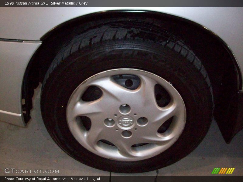 Silver Metallic / Grey 1999 Nissan Altima GXE