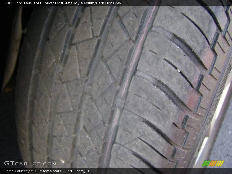 Silver Frost Metallic / Medium/Dark Flint Grey 2006 Ford Taurus SEL
