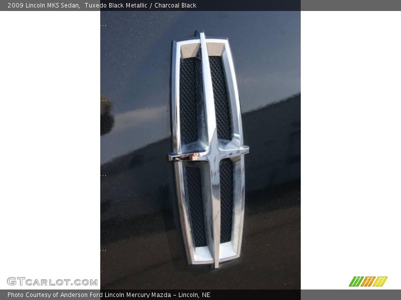 Tuxedo Black Metallic / Charcoal Black 2009 Lincoln MKS Sedan