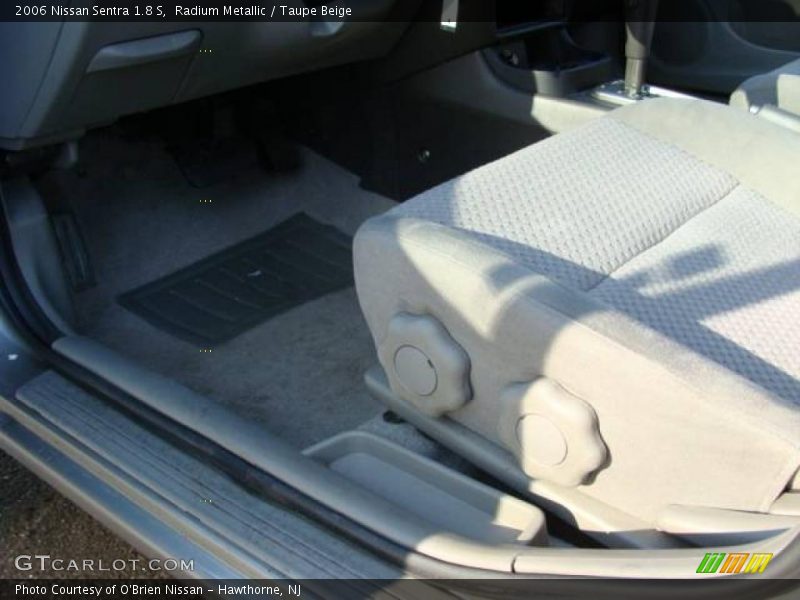 Radium Metallic / Taupe Beige 2006 Nissan Sentra 1.8 S