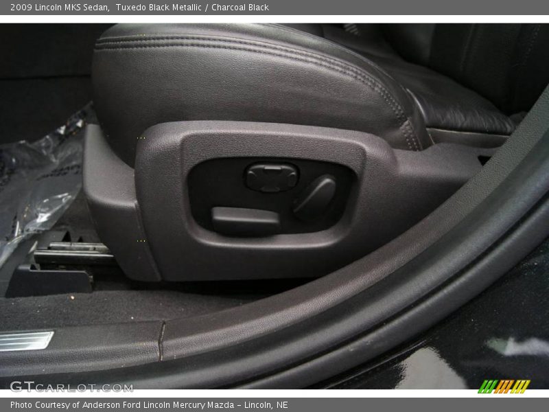 Tuxedo Black Metallic / Charcoal Black 2009 Lincoln MKS Sedan