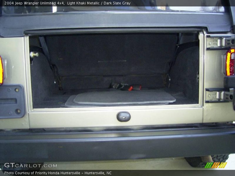 Light Khaki Metallic / Dark Slate Gray 2004 Jeep Wrangler Unlimited 4x4
