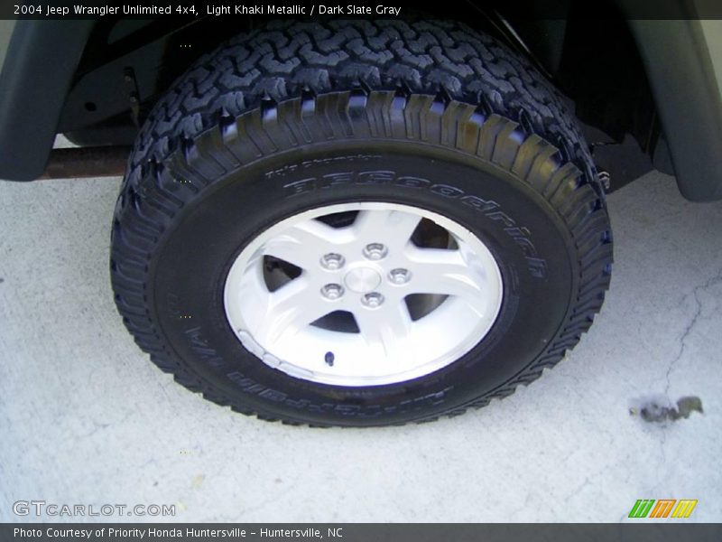 Light Khaki Metallic / Dark Slate Gray 2004 Jeep Wrangler Unlimited 4x4
