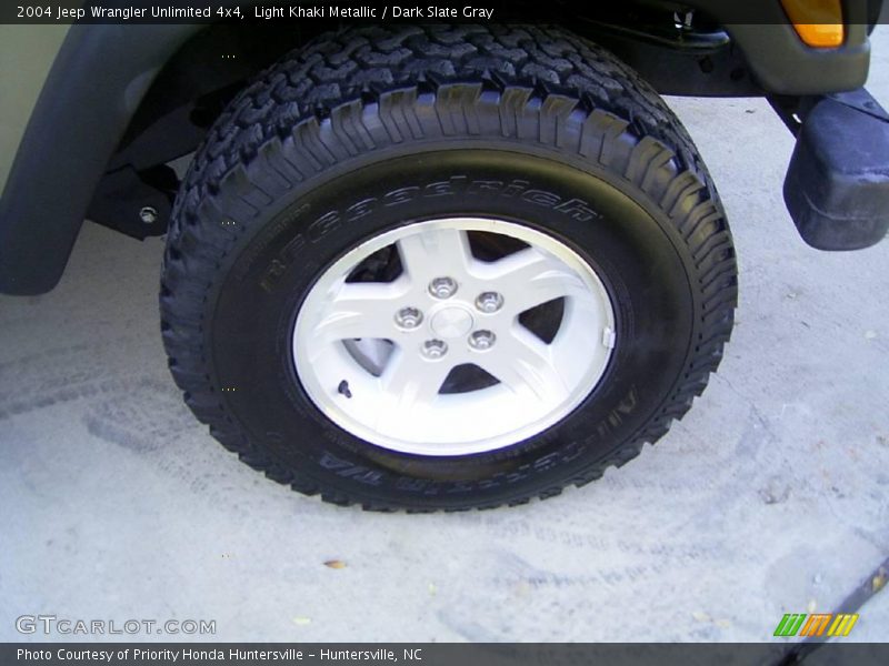 Light Khaki Metallic / Dark Slate Gray 2004 Jeep Wrangler Unlimited 4x4
