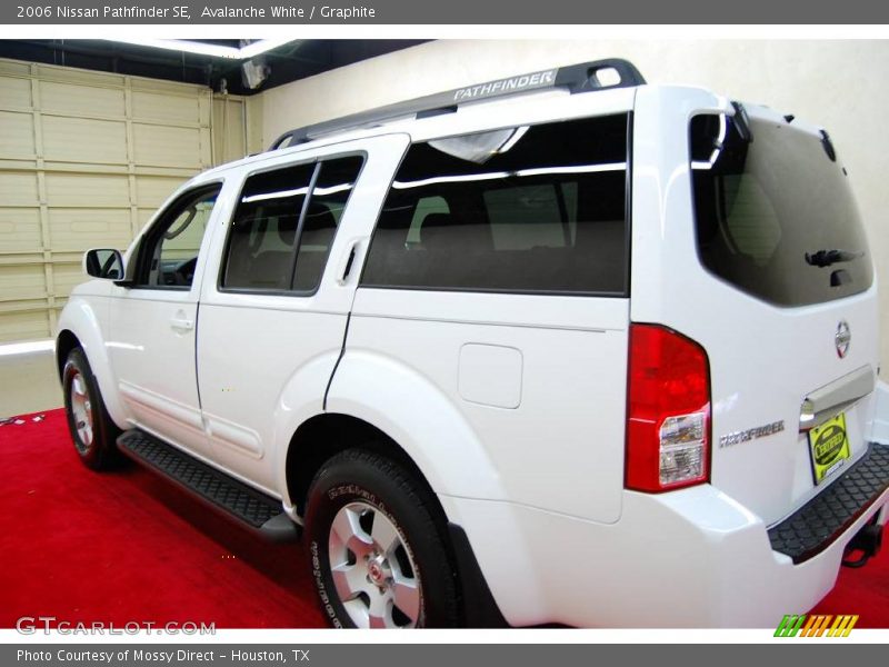 Avalanche White / Graphite 2006 Nissan Pathfinder SE