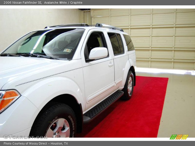 Avalanche White / Graphite 2006 Nissan Pathfinder SE