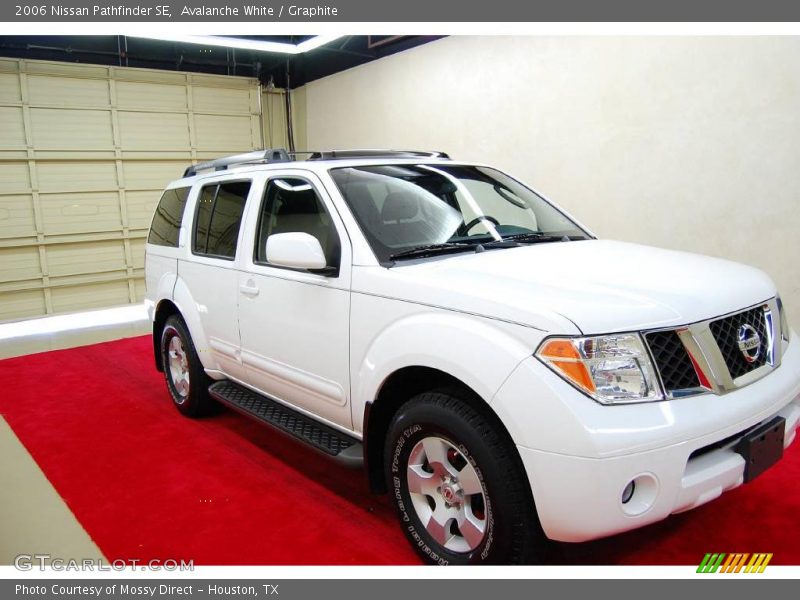 Avalanche White / Graphite 2006 Nissan Pathfinder SE