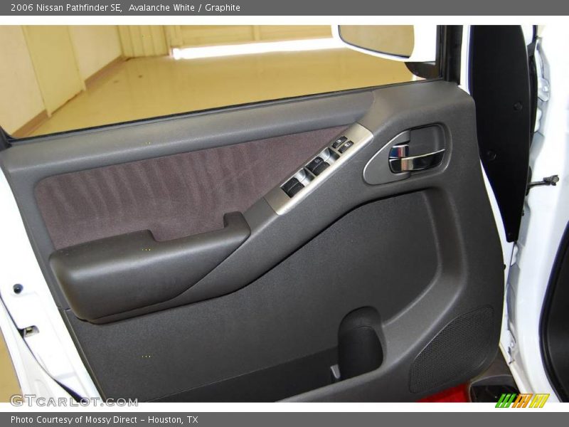 Avalanche White / Graphite 2006 Nissan Pathfinder SE