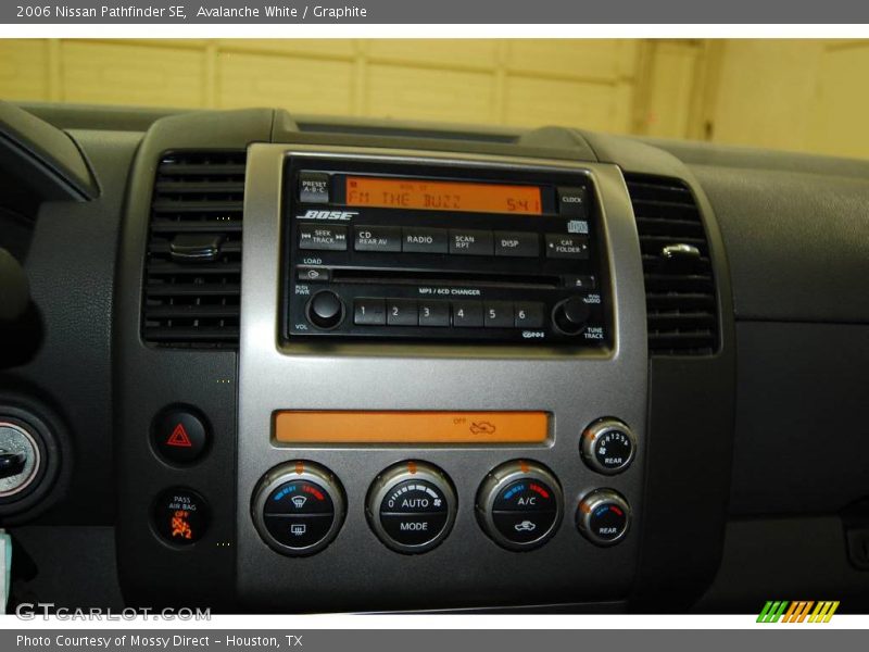 Avalanche White / Graphite 2006 Nissan Pathfinder SE