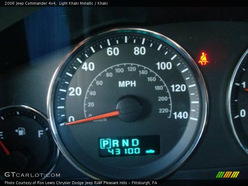 Light Khaki Metallic / Khaki 2006 Jeep Commander 4x4