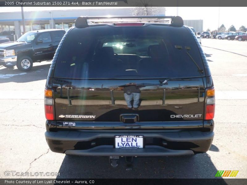 Black / Tan/Neutral 2005 Chevrolet Suburban 1500 Z71 4x4