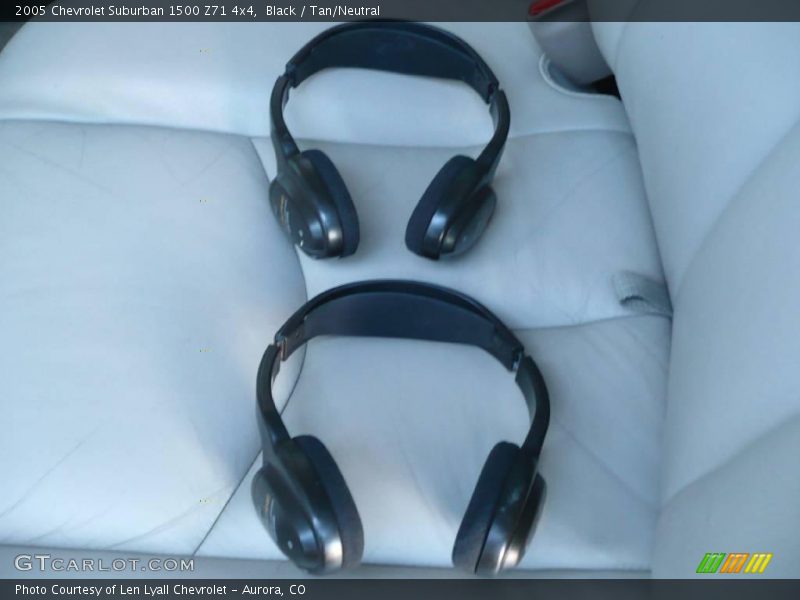 Black / Tan/Neutral 2005 Chevrolet Suburban 1500 Z71 4x4