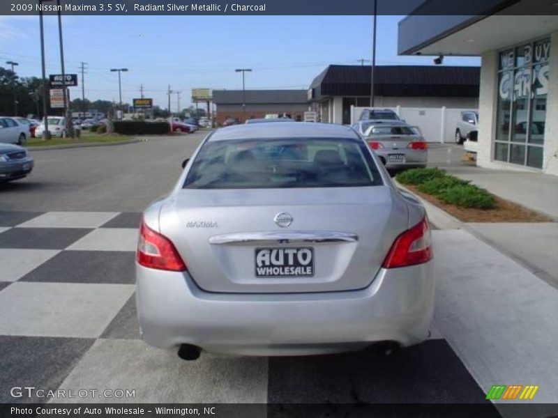 Radiant Silver Metallic / Charcoal 2009 Nissan Maxima 3.5 SV