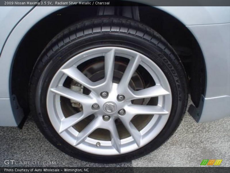 Radiant Silver Metallic / Charcoal 2009 Nissan Maxima 3.5 SV