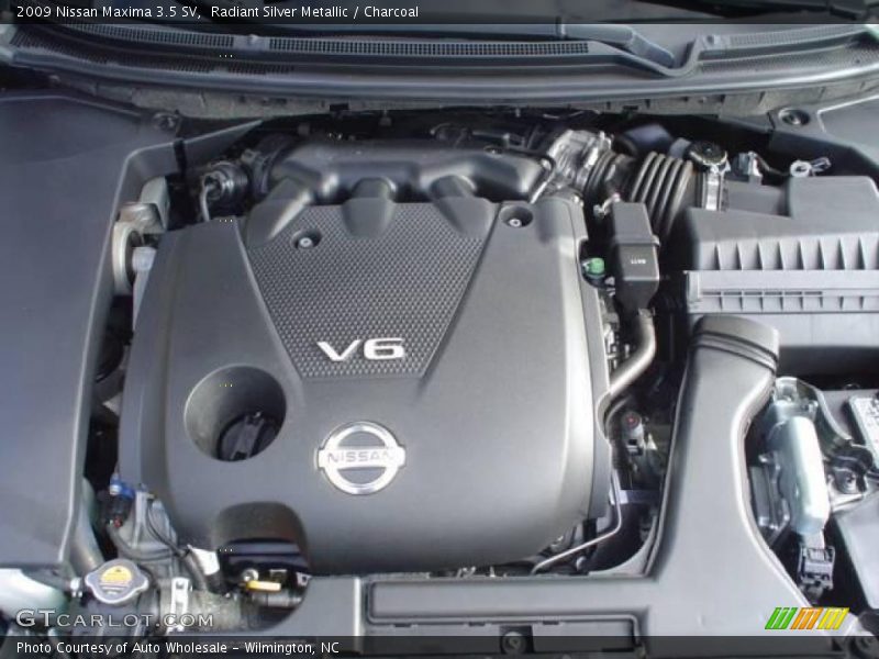 Radiant Silver Metallic / Charcoal 2009 Nissan Maxima 3.5 SV