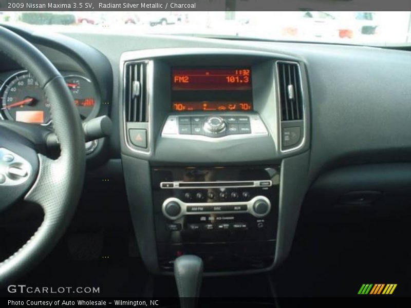 Radiant Silver Metallic / Charcoal 2009 Nissan Maxima 3.5 SV