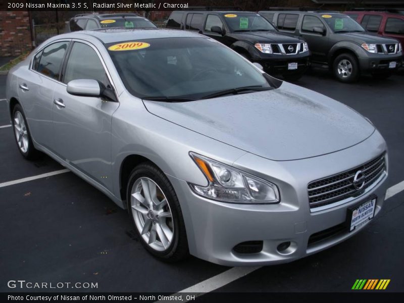 Radiant Silver Metallic / Charcoal 2009 Nissan Maxima 3.5 S