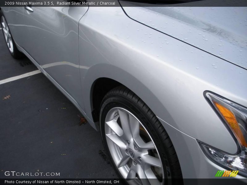 Radiant Silver Metallic / Charcoal 2009 Nissan Maxima 3.5 S