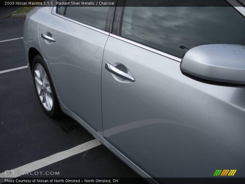 Radiant Silver Metallic / Charcoal 2009 Nissan Maxima 3.5 S