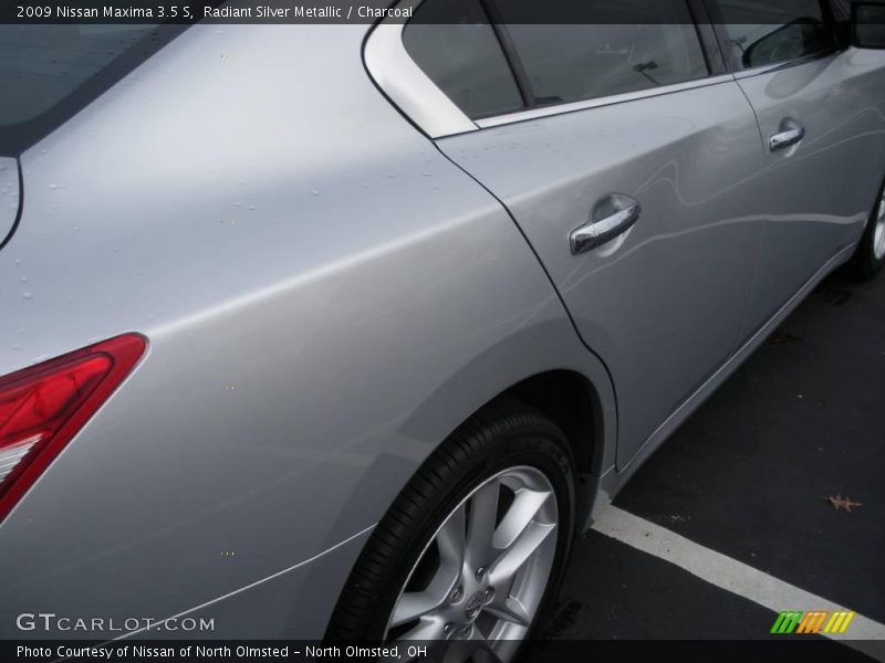 Radiant Silver Metallic / Charcoal 2009 Nissan Maxima 3.5 S