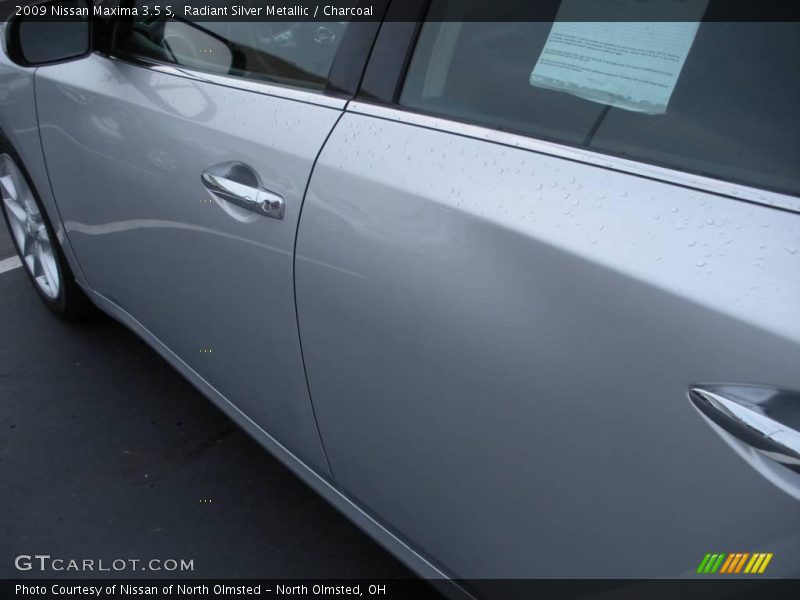 Radiant Silver Metallic / Charcoal 2009 Nissan Maxima 3.5 S