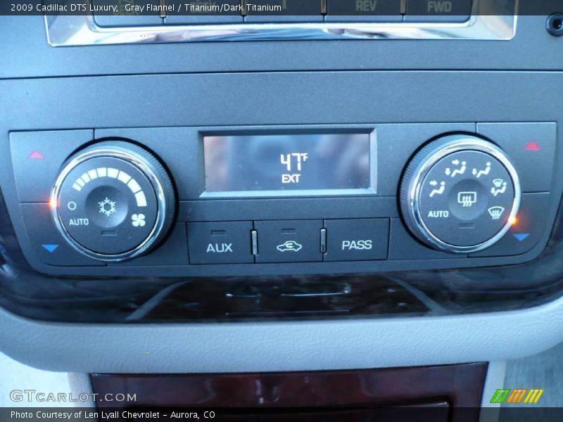 Gray Flannel / Titanium/Dark Titanium 2009 Cadillac DTS Luxury