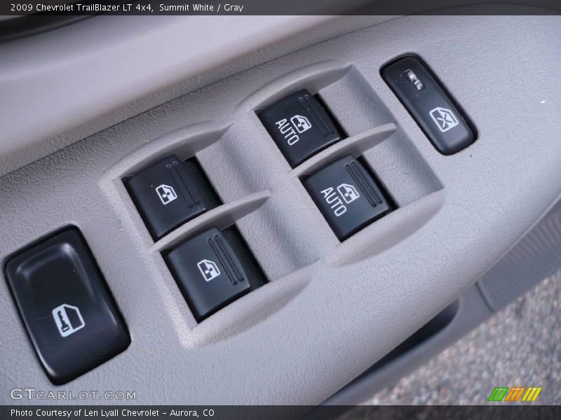 Summit White / Gray 2009 Chevrolet TrailBlazer LT 4x4