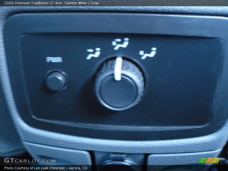 Summit White / Gray 2009 Chevrolet TrailBlazer LT 4x4