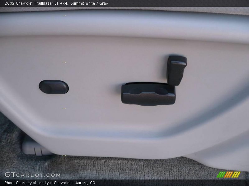 Summit White / Gray 2009 Chevrolet TrailBlazer LT 4x4